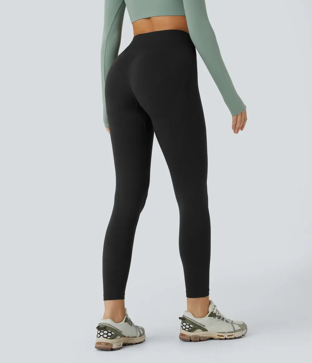 Sculpting Yoga Leggings in Black